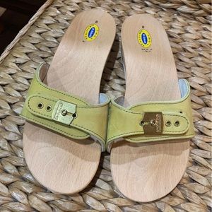 Neon green classic Dr Scholl’s sandals size 8